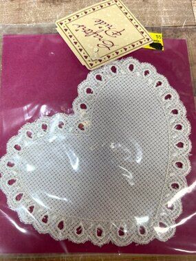 Heart Additions White 4.5" x 5" 14-Count Aida Cross-Stitch Lace Heart